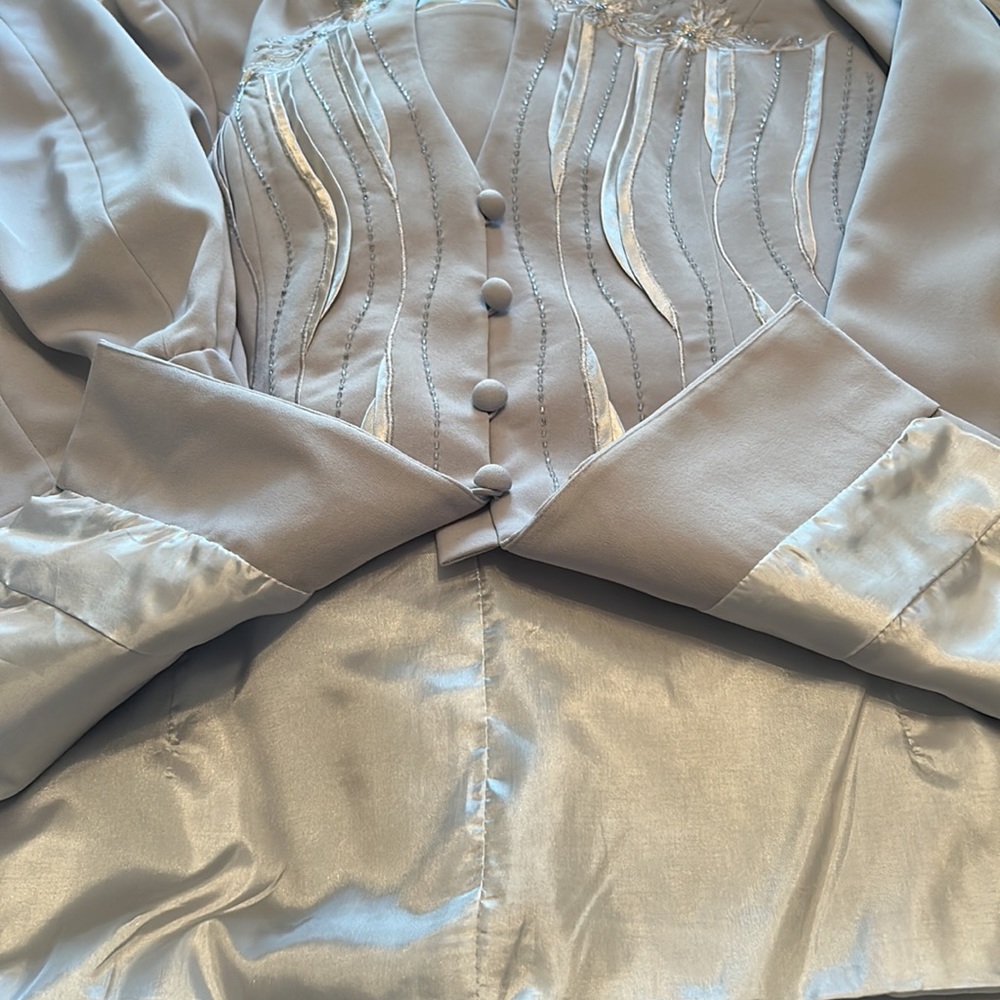 Suit - Picture 10 of 14